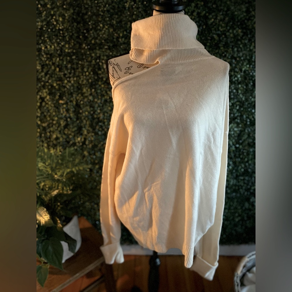 PAIGE Raundi Sweater with Cutout Shoulder - Picture 5 of 7